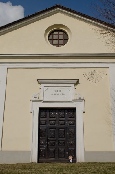 although the appearance of the building is quite modest, inside it many famous foreign personalities of the past are buried; since these people were Protestants, they could not be buried in Catholic cemeteries of Piedmont