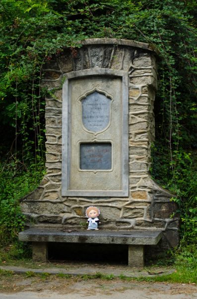 This memorial  was built in 1925. The engraving says: "Waters of Bealera Peyrota have made these lands fertile for five hundred years"