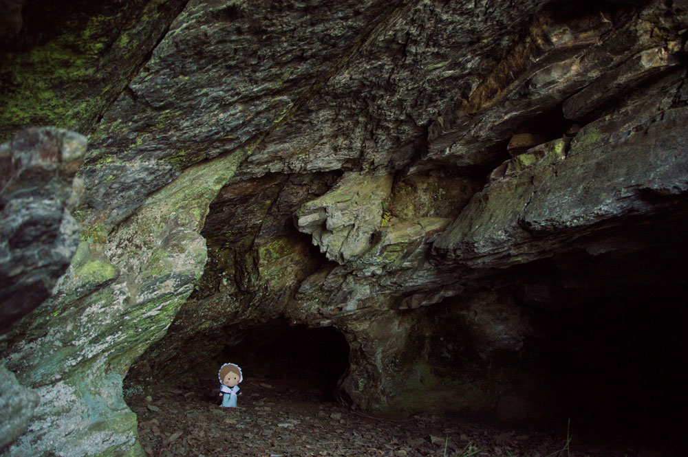Questo è l’interno della grotta divisa in due “stanze”. Per raggiungere quella in fondo bisogna accucciarsi, oppure essere piccini come me! 